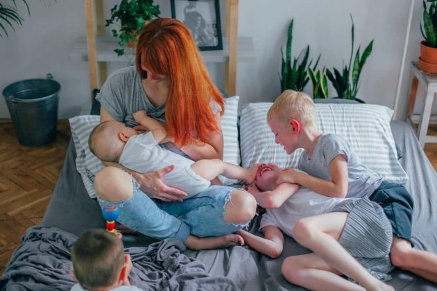 Breastfeeding with siblings - image on the media inquiry page